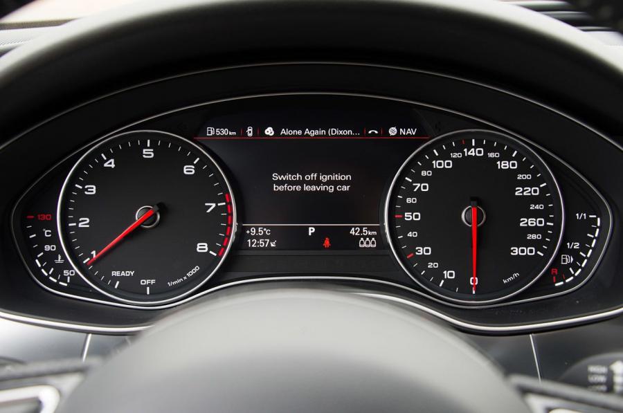 Панель приборов Audi A6 TFSI Sedan (4G, C7) 2014 года  (WW) (фото 13 из 28)